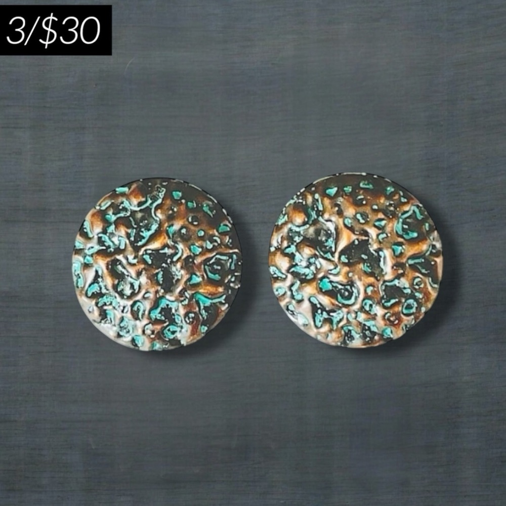 New Green Copper Colored Round Seashell Stud Earrings
